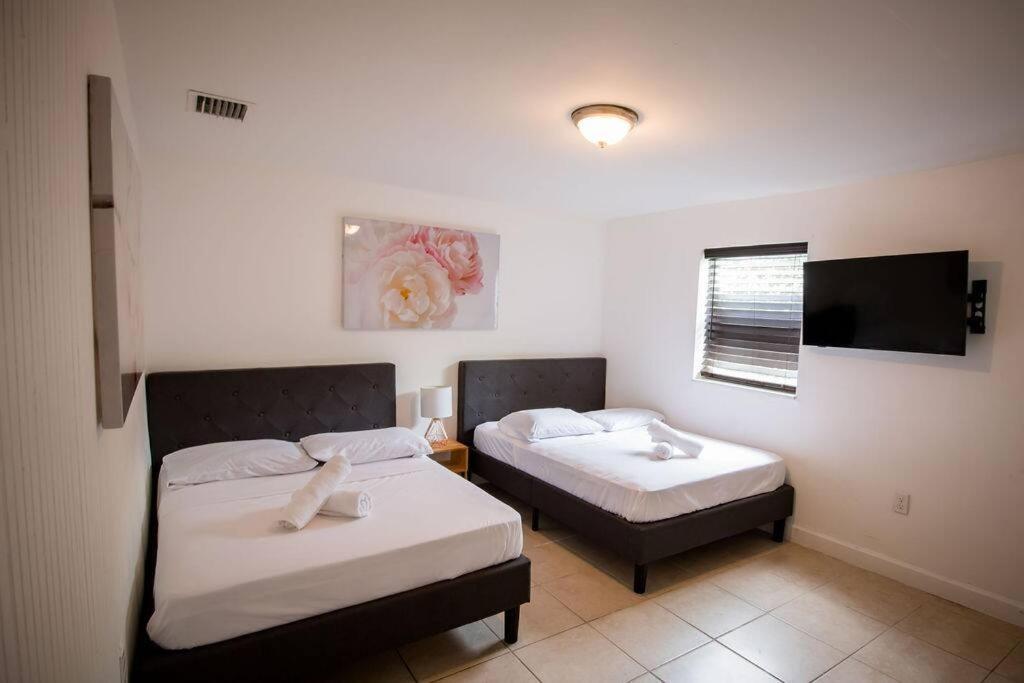 3 Bedroom Miami Home 15 Minutes To The Beach ภายนอก รูปภาพ