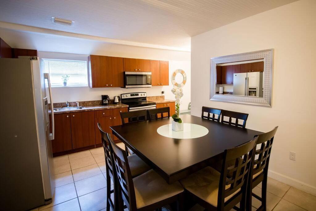 3 Bedroom Miami Home 15 Minutes To The Beach ภายนอก รูปภาพ