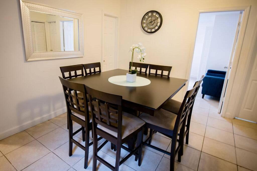 3 Bedroom Miami Home 15 Minutes To The Beach ภายนอก รูปภาพ