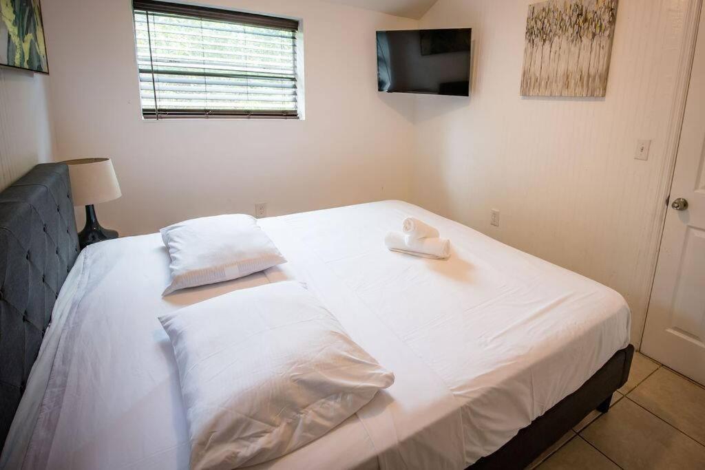 3 Bedroom Miami Home 15 Minutes To The Beach ภายนอก รูปภาพ