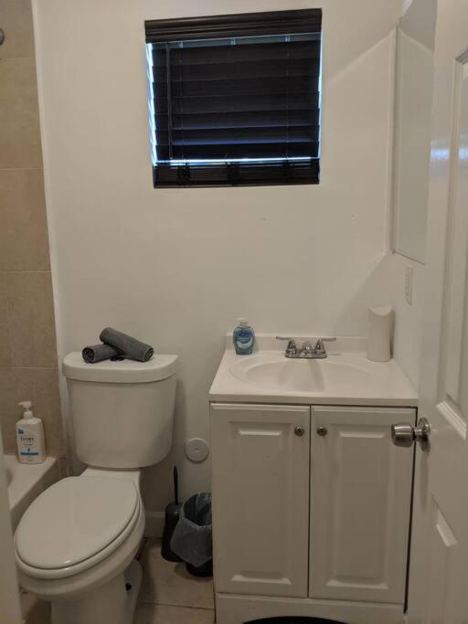 3 Bedroom Miami Home 15 Minutes To The Beach ภายนอก รูปภาพ