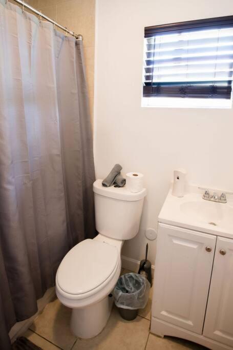 3 Bedroom Miami Home 15 Minutes To The Beach ภายนอก รูปภาพ